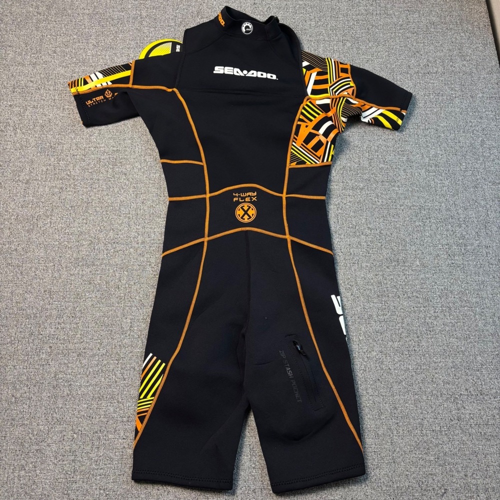 Sea-Doo Wetsuit Mens Medium Black Orange Vibe Shorty 2mm 4-Way Flex Front Zip